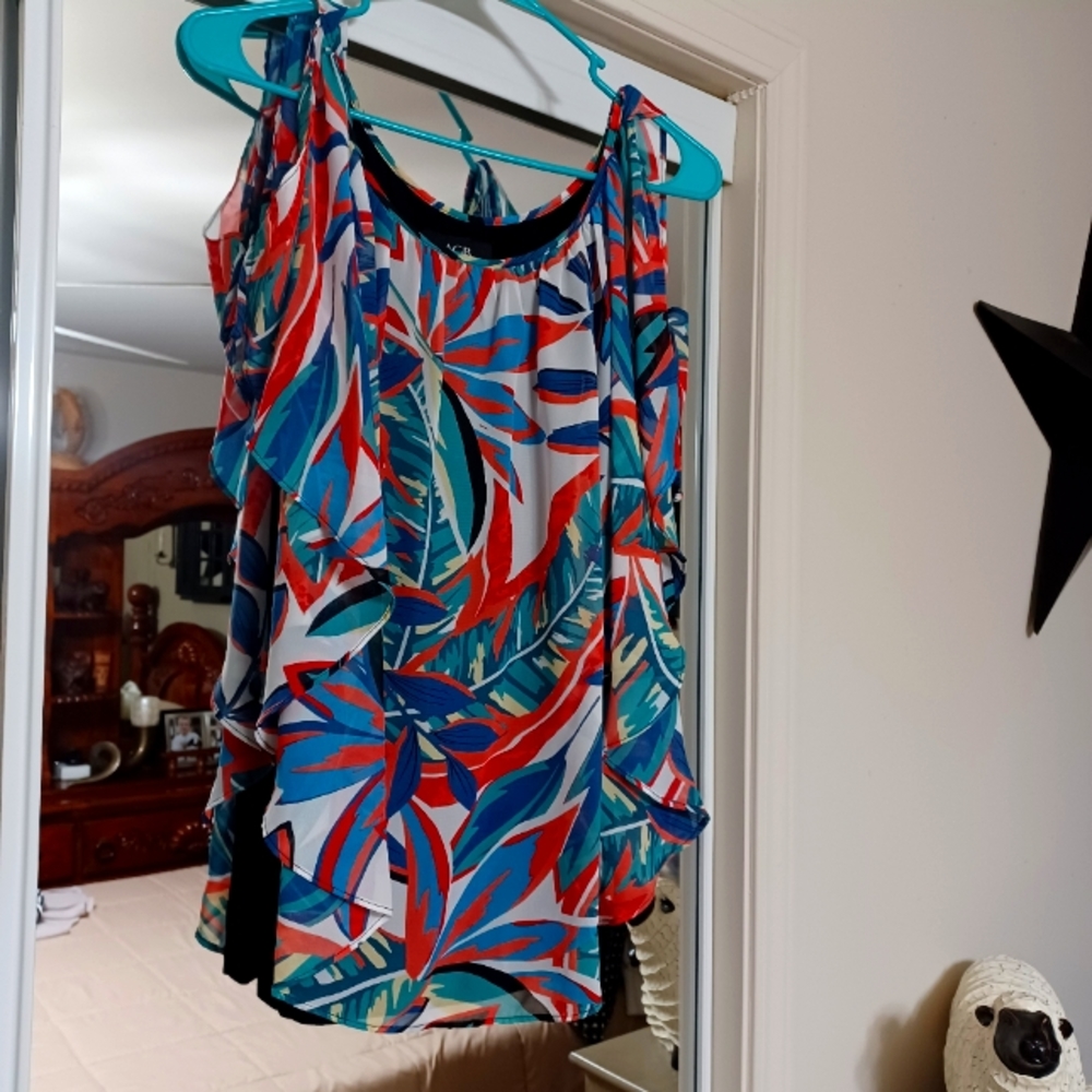 Beautiful top with tank top under worn 1 time